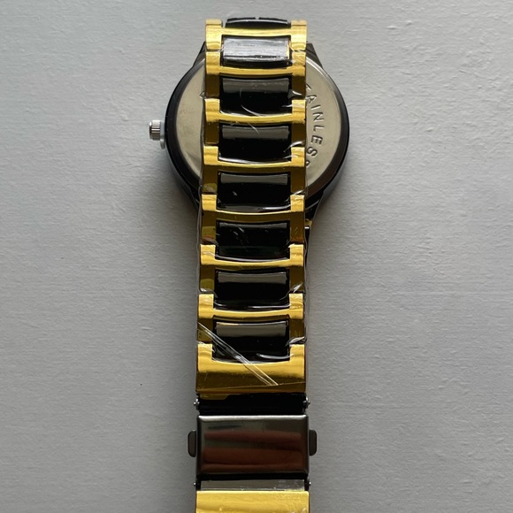 Men's Two Tone Black and Gold Quartz Watch New/Never Worn - Picture 4 of 4